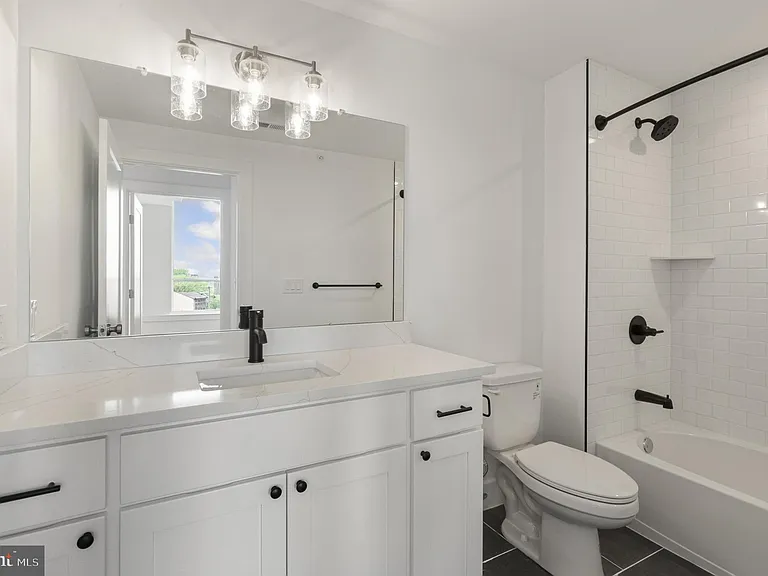 2214 N Front St #202 — Photo 13
