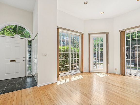 2nd image of 5432 S Ellis Ave #A