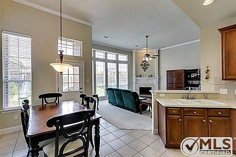 4th image of 1712 Mapleleaf Dr