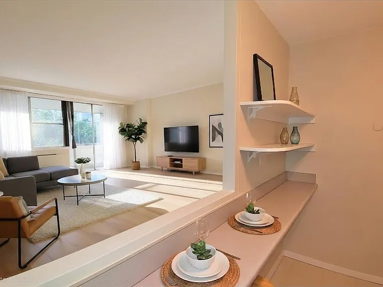 2 Hawthorne Pl #F5 — Photo 4