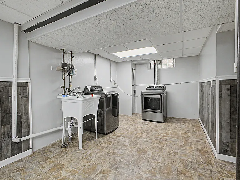 24315 Currier St — Photo 22