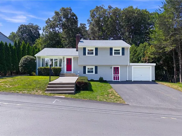 33 Shirley Dr, Cumberland, RI 02864