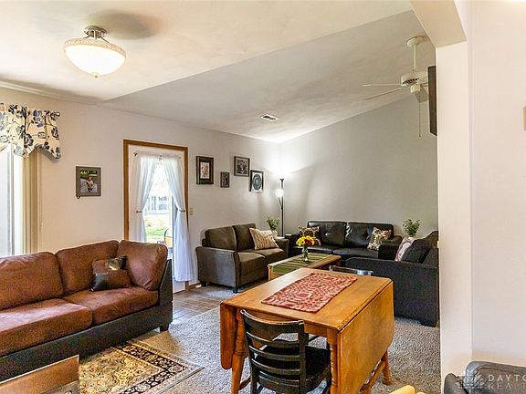 3rd image of 821 Berkshire Dr