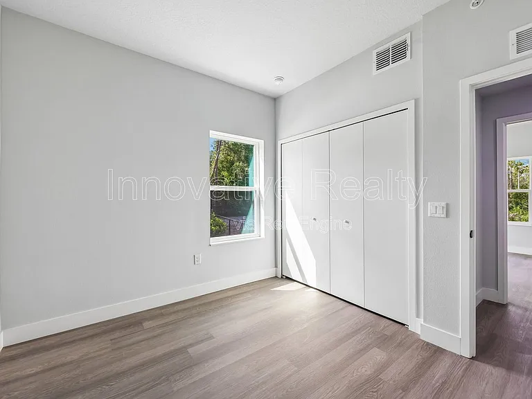 Las Palmas Apartments — Photo 26