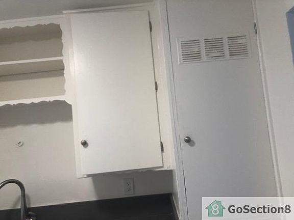 4th image of 943 E 108th St APT 3