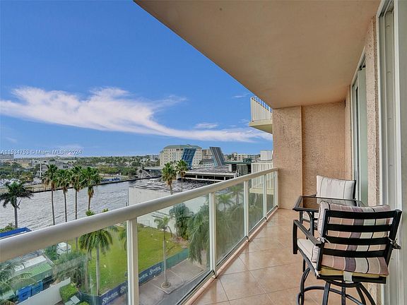 4th image of 3020 NE 32nd Ave APT 608
