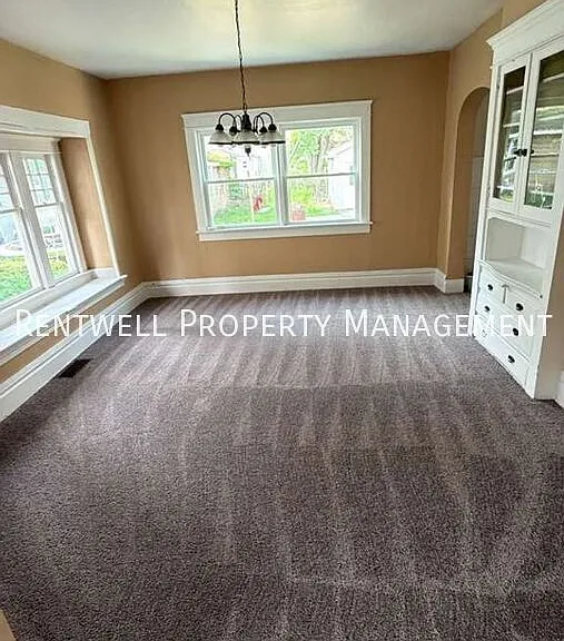 323 Boyles Ave — Photo 8