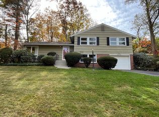 54 Meadowview Rd, Holyoke, MA 01040