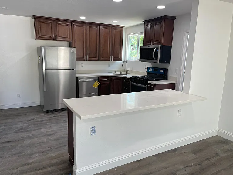 1680 Waltham Rd — Photo 1