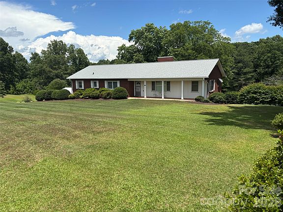 3rd image of 390 Airport Rd