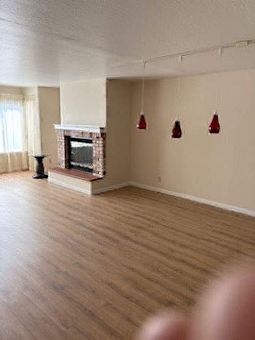 1st image of 462 Arlington St
