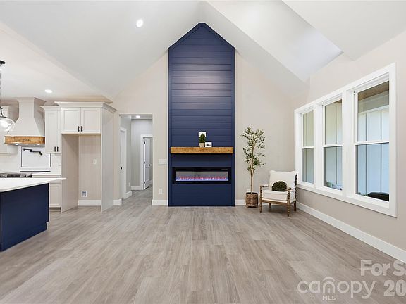 4th image of 1851 Oleander Dr
