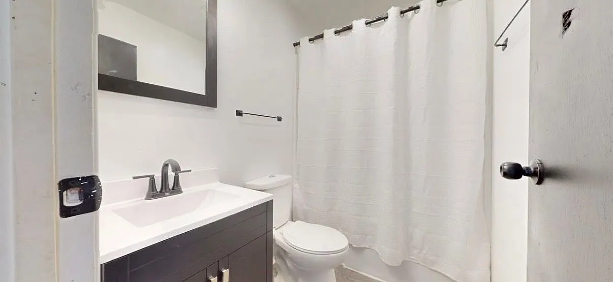 2 bed, 1.0 bath, $950 — Photo 3