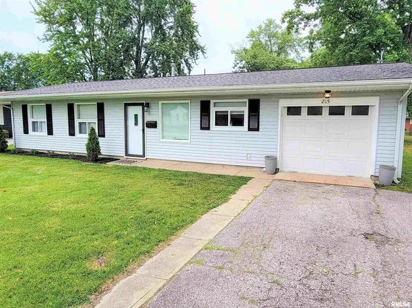 815 E 4th St, Flora, IL 62839