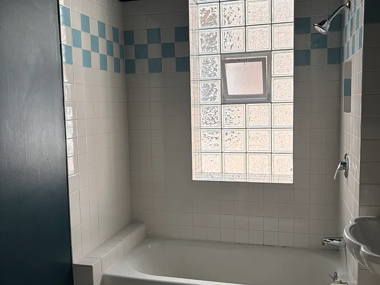 2322 W Walton St #2 — Photo 9