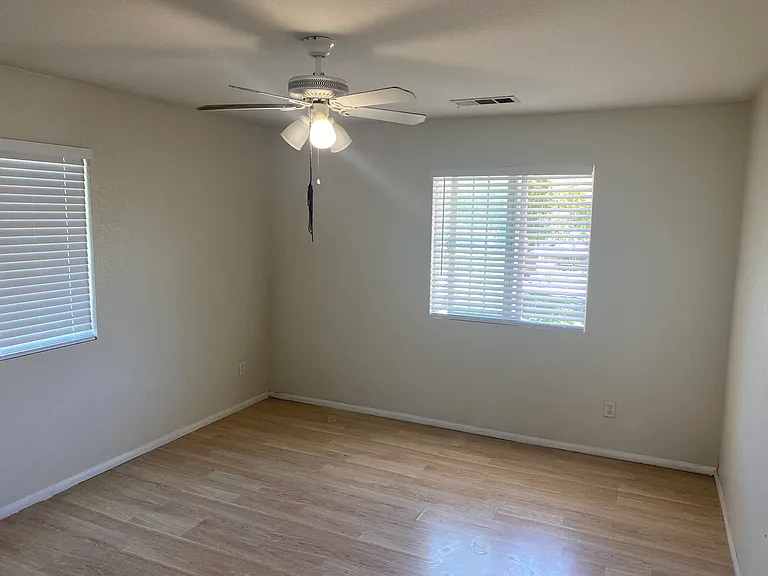 2046 Krystal Ave — Photo 7