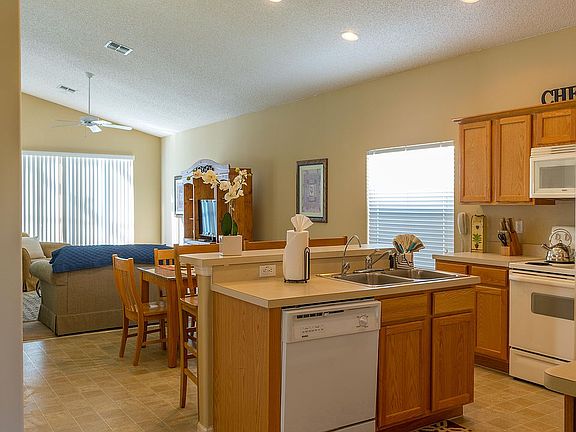 5th image of 16700 Rolling Green Dr