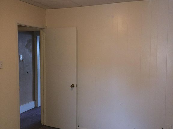 4th image of 19 E Pine St