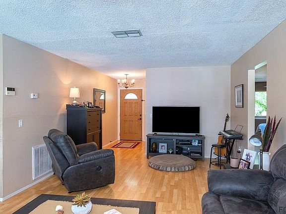 4th image of 41 Fischer Ln