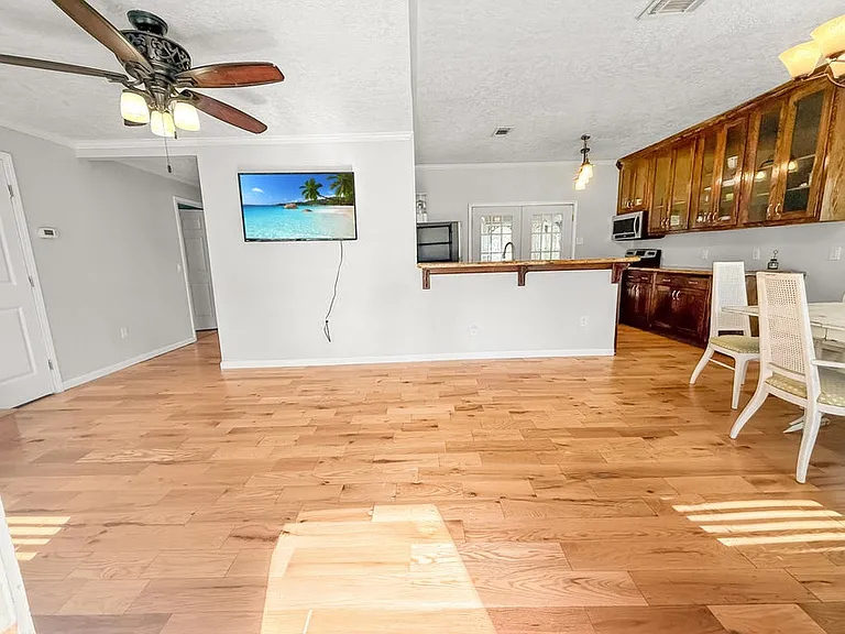 303 Knapp St — Photo 3