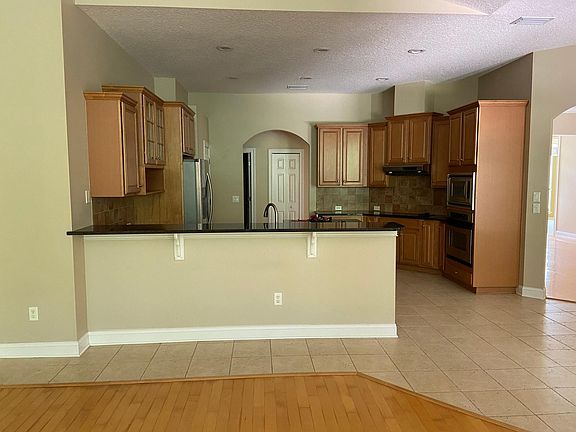 4th image of 3817 Deer Chase Pl E