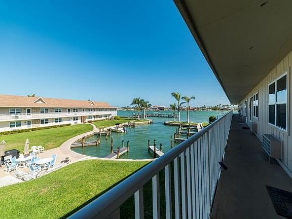 2nd image of 850 Palm St #11