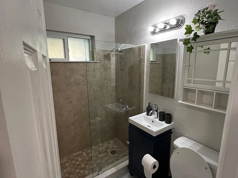 1405 NE 4th Ct #3 — Photo 8