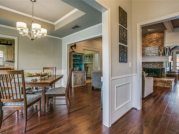 4th image of 4608 Versailles Ln