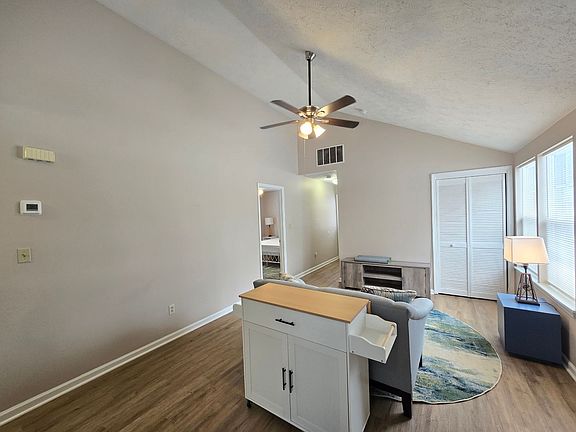 5th image of 3728 Locust Ave