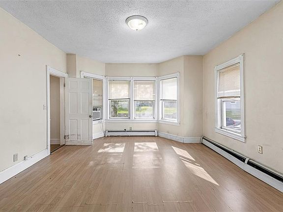 4th image of 138 Garden St