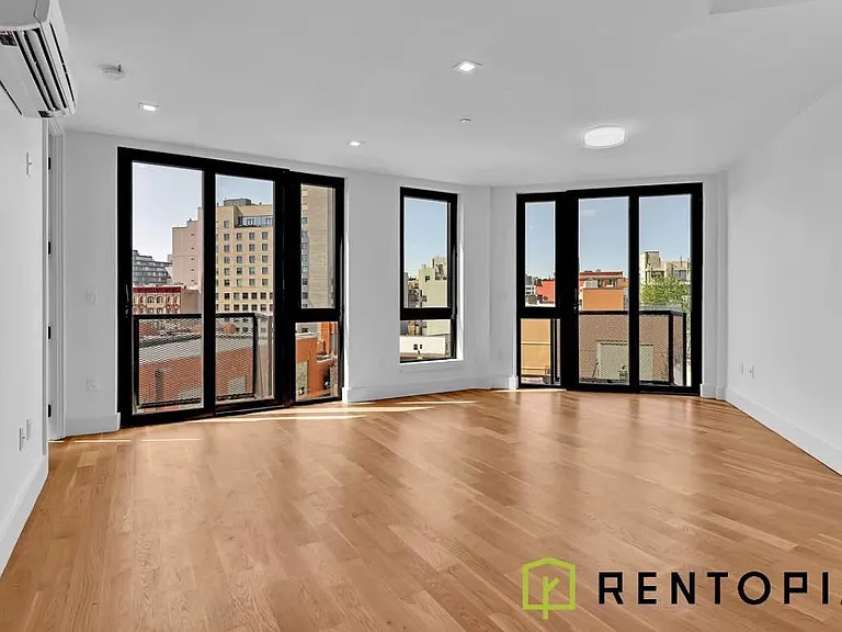 5 Withers St #4D — Photo 2