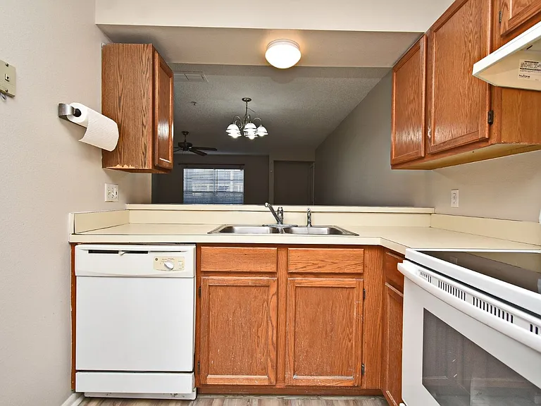 144 Reserve Cir #112 — Photo 13