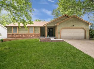 1041 Claycrest Dr, Saint Charles, MO 63304
