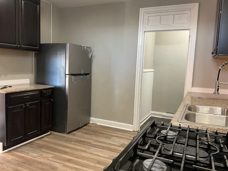 910 N 3rd St — Photo 11