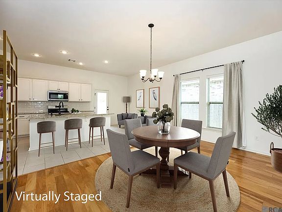 3rd image of 1072 Shadow Bluff Dr