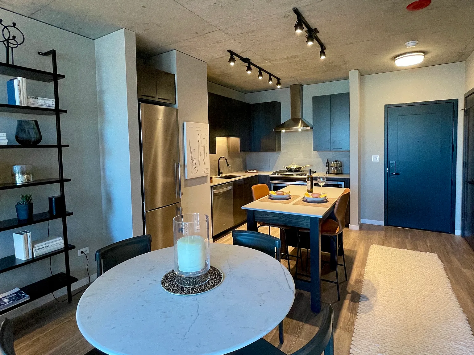 1 bed, 702 sqft, $2,720 — Photo 3
