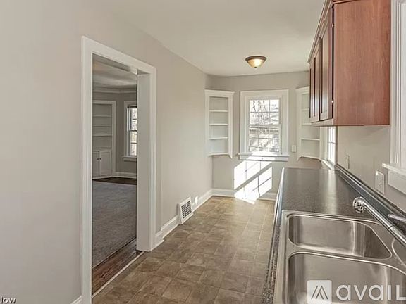 5th image of 3595 Glencairn Rd #2