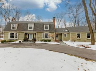 205 Indian Ridge Dr, Brookfield, WI 53005