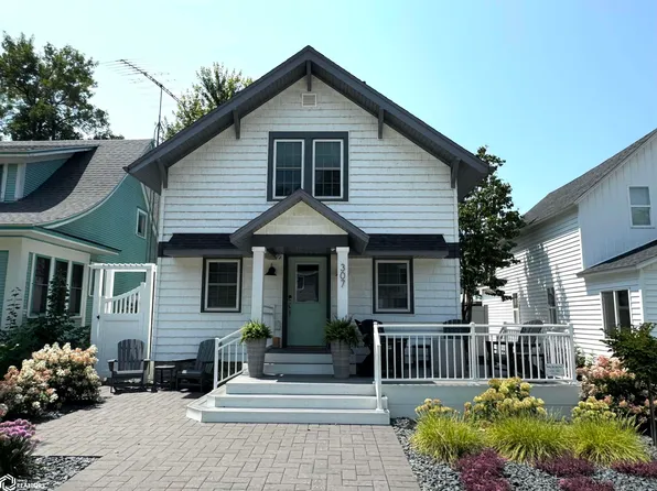 307 N Shore Dr, Clear Lake, IA 50428