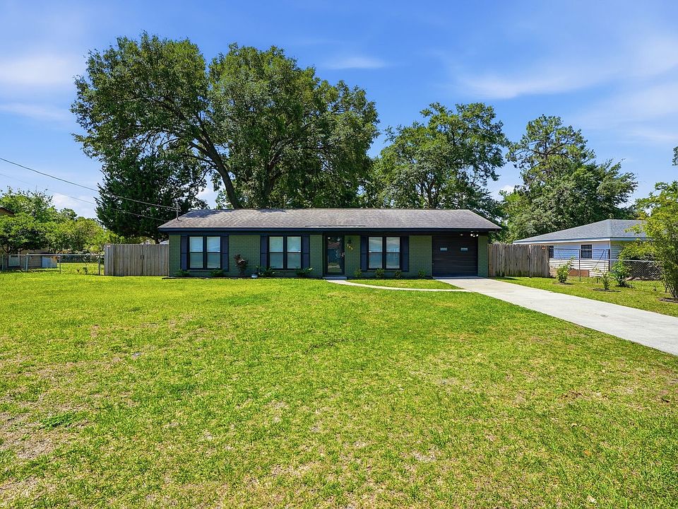 1st image of 703 Pineview Ct