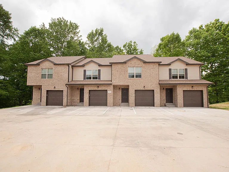 222 Smithson Ln — Photo 1