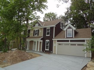 957 Juniper Ln, Hartford, WI 53027