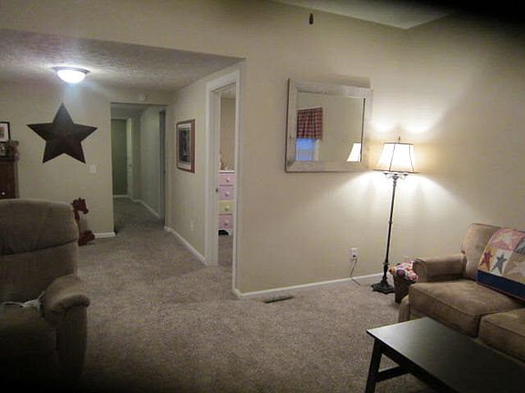 5th image of 17 E Main St