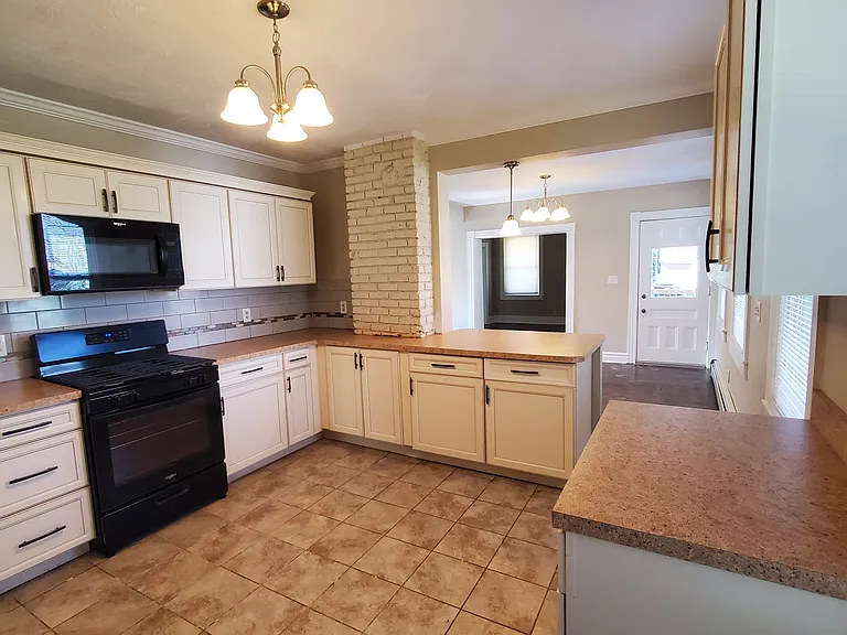 17 Chestnut St — Photo 1