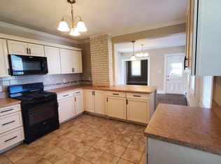 17 Chestnut St, New York Mills, NY 13417
