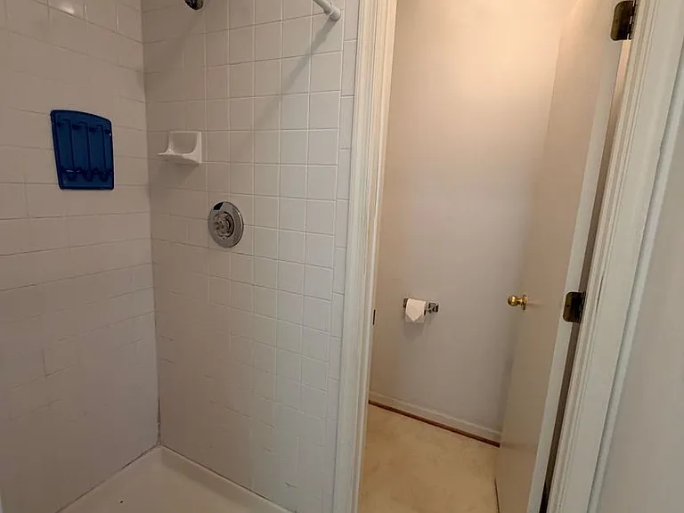 325 Town Pointe Way — Photo 17