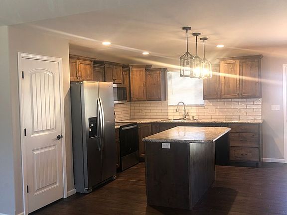 3rd image of 2056 Hampshire Dr