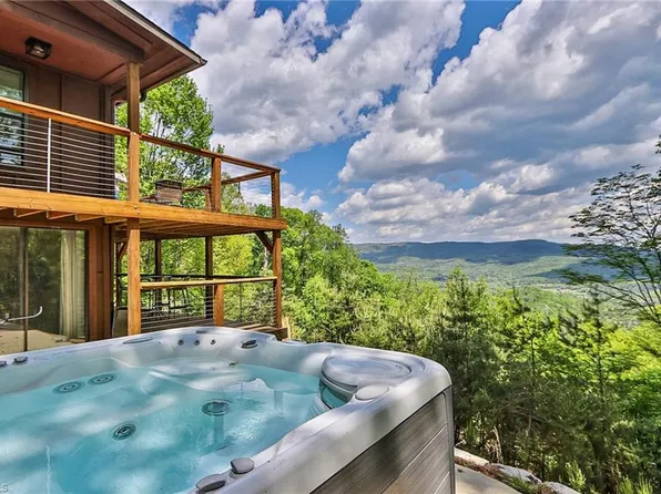 1401 Greenstreet Dr, Traphill, NC 28685