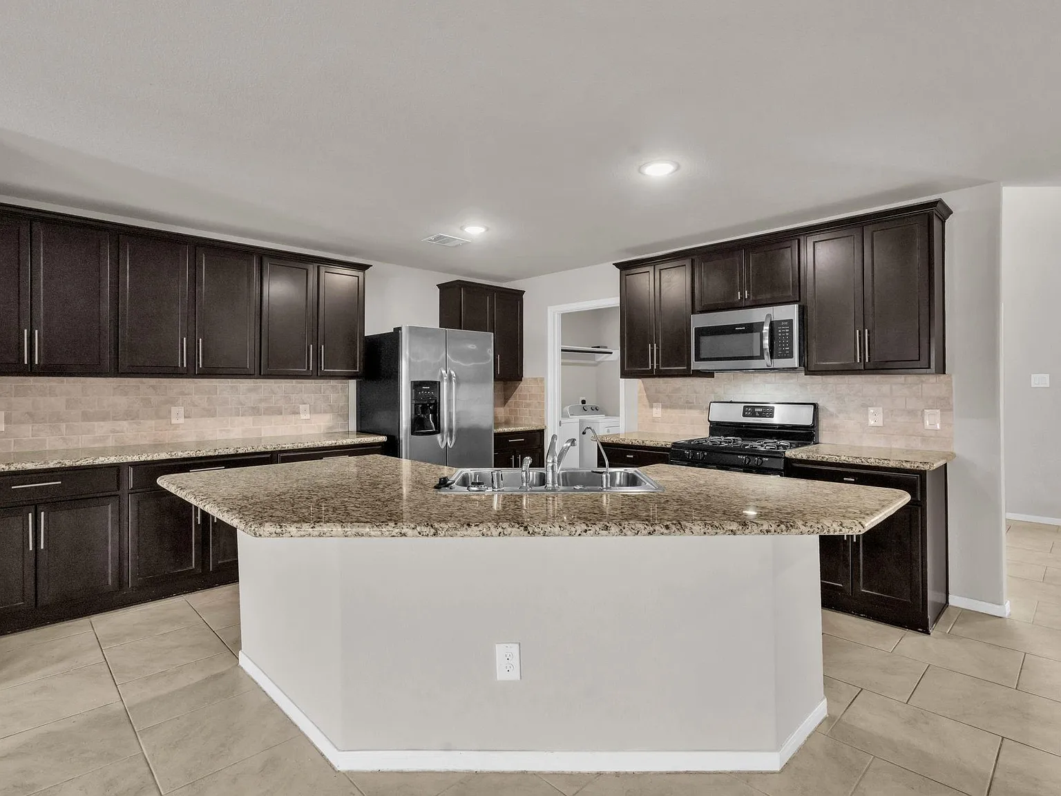 4 bed, 3.5 bath, 2580 sqft, $2,700 — Photo 4