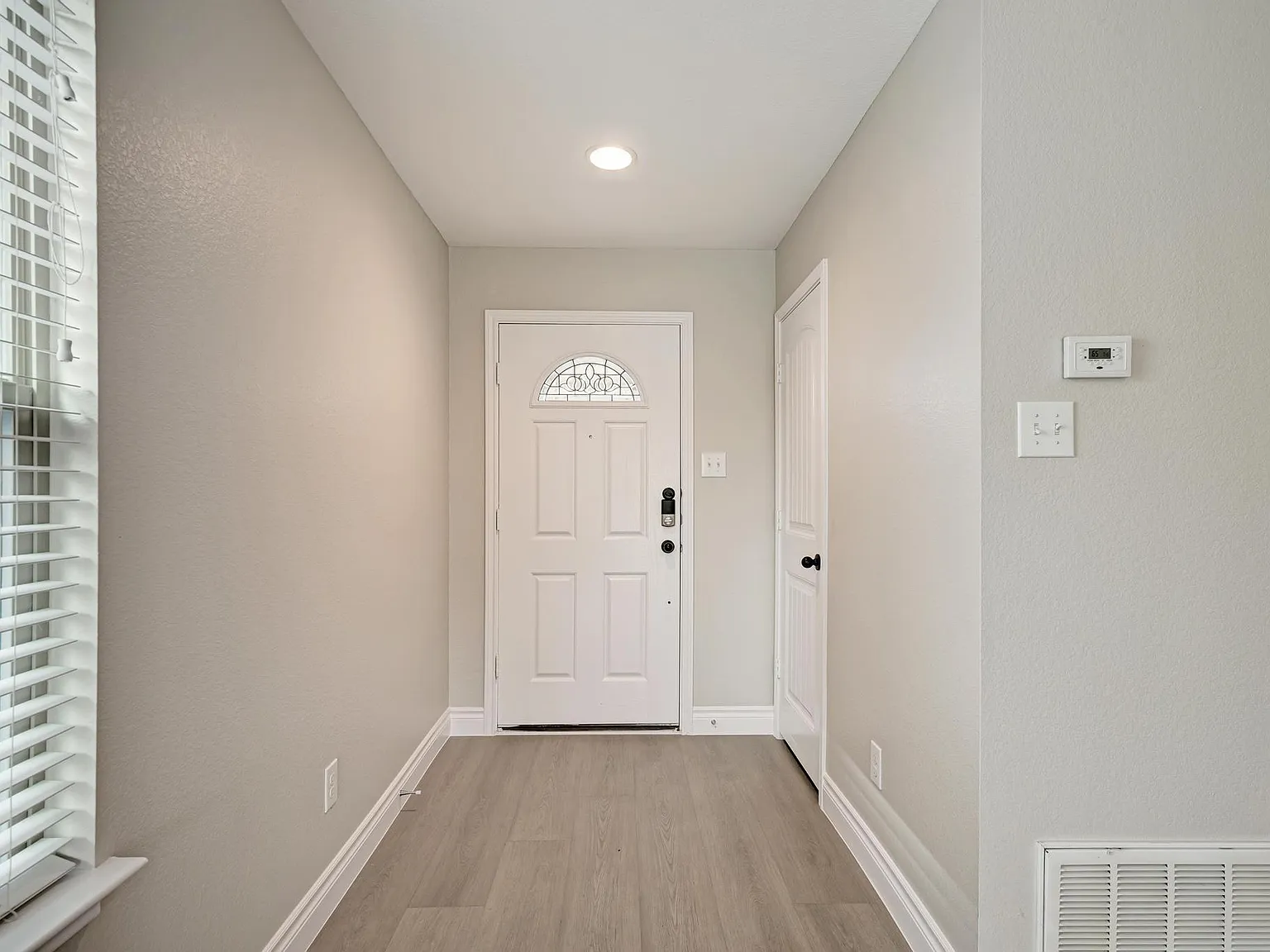 3 bed, 2.0 bath, 1605 sqft, $1,850 — Photo 4